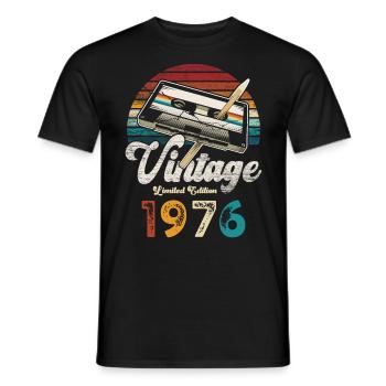 Vintage 1976 Anniversaire Cassette Crayon - T-shirt homme - noir - Devant - AI Model Male 178 light (178cm)