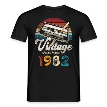 Vintage 1982 Geburtstag Kassette Bleistift - Männer T-Shirt - Schwarz - Vorne - AI Model Male 178 light (178cm)