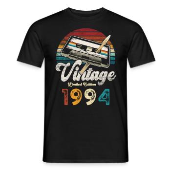 Vintage 1994 Geburtstag Kassette Bleistift - Männer T-Shirt - Schwarz - Vorne - AI Model Male 178 light (178cm)