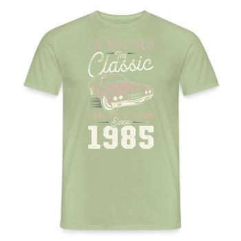 Geboren 1985 Geburtstag Oldtimer - Männer T-Shirt - Sage - Vorne - AI Model Male 178 light (178cm)