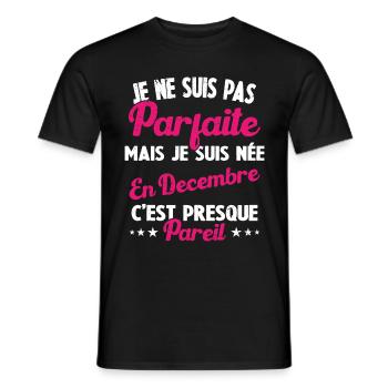 Anniversaire - Pas Parfaite Mais Née en Décembre - T-shirt homme - noir - Devant - AI Model Male 178 light (178cm)