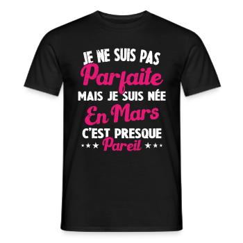 Anniversaire - Pas parfaite mais née en Mars - T-shirt homme - noir - Devant - AI Model Male 178 light (178cm)