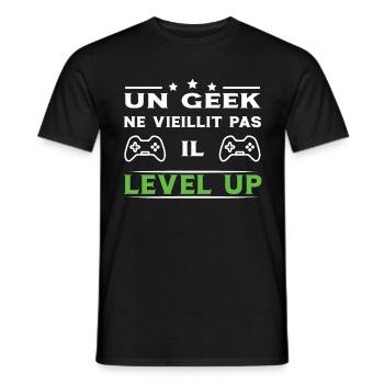 Un geek ne vieillit pas il level up - T-shirt homme - noir - Devant - AI Model Male 178 light (178cm)