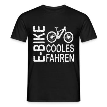 Ohne Akku E-Bike Fahrer Fahrrad Biker Cool Fahren - Männer T-Shirt - Schwarz - Vorne - AI Model Male 178 light (178cm)