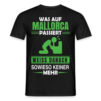 Was auf Malle passiert - Männer T-Shirt - Schwarz - Vorne - AI Model Male 178 light (178cm)