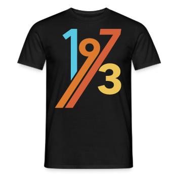 1973 SHIRT - Männer T-Shirt - Schwarz - Vorne - AI Model Male 178 light (178cm)