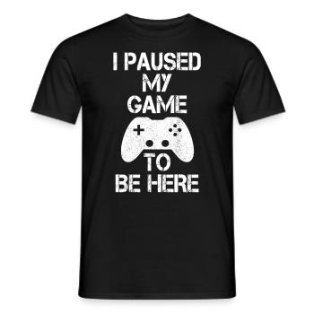 Ich pausierte mein Spiel, um hier T-Shirt zu sein - Männer T-Shirt - Schwarz - Vorne - AI Model Male 178 light (178cm)