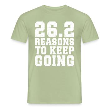 26. 2 Marathonläufer Lustiger Marathon Zitat - Männer T-Shirt - Sage - Vorne - AI Model Male 178 light (178cm)
