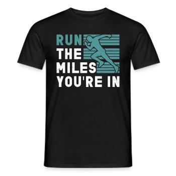 26. 2 Marathonläufer Lustiger Marathon Zitat - Männer T-Shirt - Schwarz - Vorne - AI Model Male 178 light (178cm)