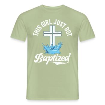 Taufe Getaufte Christliche Jesusgott -Bibel - Männer T-Shirt - Sage - Vorne - AI Model Male 178 light (178cm)