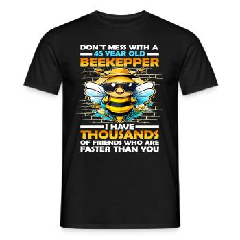 45 years old don't mess with a beekeeper birthday - Men's T-Shirt - black - Front - AI Model Male 178 light (178cm)