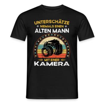 Never underestimate old man with a camera - Men's T-Shirt - black - Front - AI Model Male 178 light (178cm)