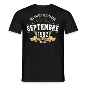 30 Ans Anniversaire Vintage Né(e) Septembre 1992 - T-shirt homme - noir - Devant - AI Model Male 178 light (178cm)