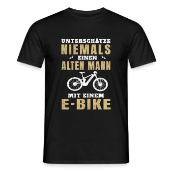 e-bike Unterschätze niemals einen alten Mann ebike - Männer T-Shirt - Schwarz - Vorne - AI Model Male 178 light (178cm)