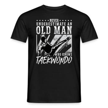 Le taekwondo ne sous-estime jamais un vieil homme combattant - T-shirt homme - noir - Devant - AI Model Male 178 light (178cm)