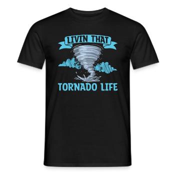 Tornadoes Living That Tornado Life Storm Hunter - Männer T-Shirt - Schwarz - Vorne - AI Model Male 178 light (178cm)