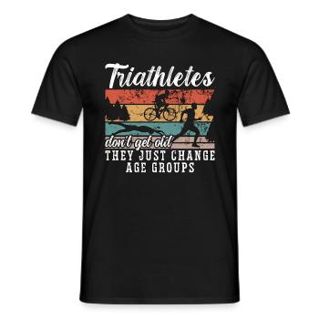 Les triathlètes de triathlon n’ont pas de vieux chevaux d’entraînement - T-shirt homme - noir - Devant - AI Model Male 178 light (178cm)