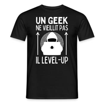 Un Geek Ne Vieillit Pas Il Level Up I Cadeau Gamer - T-shirt homme - noir - Devant - AI Model Male 178 light (178cm)