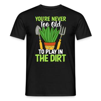 Du bist nie zu alt, um im Dreck zu spielen - Männer T-Shirt - Schwarz - Vorne - AI Model Male 178 light (178cm)