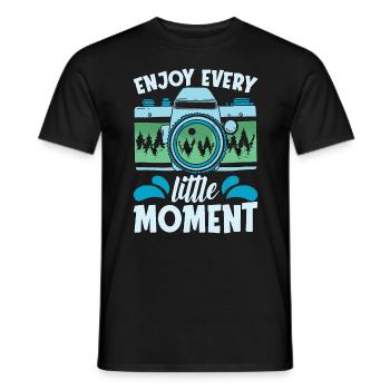Photographer Enjoy Every Little Moment Photography - Männer T-Shirt - Schwarz - Vorne - AI Model Male 178 light (178cm)