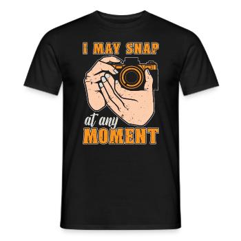 Photographer I May Snap At Any Moment Cameraman - Männer T-Shirt - Schwarz - Vorne - AI Model Male 178 light (178cm)