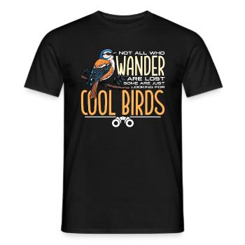 Birdwatching Not All Who Wander Are Lost Birding - Männer T-Shirt - Schwarz - Vorne - AI Model Male 178 light (178cm)