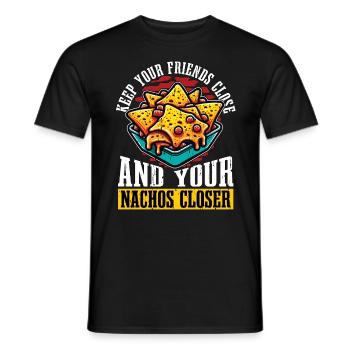 Nachos Keep Your Friends Close And Tortilla Chips - Männer T-Shirt - Schwarz - Vorne - AI Model Male 178 light (178cm)