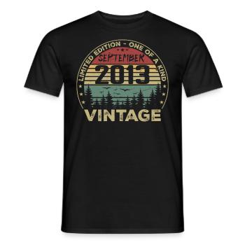 September 2013 Vintage Geburtstagsgeschenk 2013 - Männer T-Shirt - Schwarz - Vorne - AI Model Male 178 light (178cm)