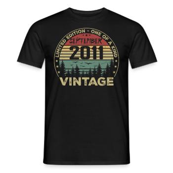 September 2011 Vintage Geburtstagsgeschenk 2011 - Männer T-Shirt - Schwarz - Vorne - AI Model Male 178 light (178cm)