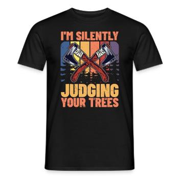 Tree Surgeon I'm Silently Judging Your Woodworking - Männer T-Shirt - Schwarz - Vorne - AI Model Male 178 light (178cm)