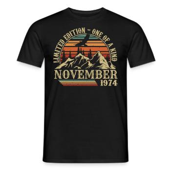 Jahrgang November 1974 - Geburtstag November 1974 - Männer T-Shirt - Schwarz - Vorne - AI Model Male 178 light (178cm)