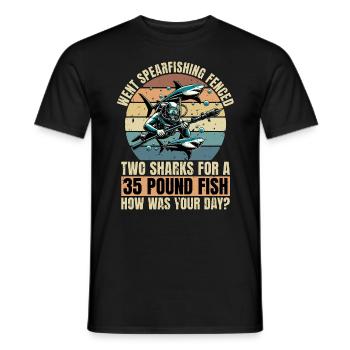 Went Spearfishing Fenced Two Sharks Snorkeling - Männer T-Shirt - Schwarz - Vorne - AI Model Male 178 light (178cm)