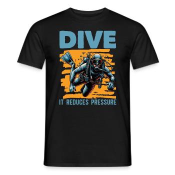 Scuba Diving Dive It Reduces Pressure Snorkeling - Männer T-Shirt - Schwarz - Vorne - AI Model Male 178 light (178cm)