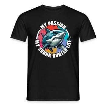 Shark Hunting My Passion My Shark Fossil Hunter - Männer T-Shirt - Schwarz - Vorne - AI Model Male 178 light (178cm)