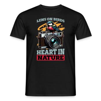 Objectif de photographie d’oiseau sur le cœur d’oiseau dans l’observation des oiseaux - T-shirt homme - noir - Devant - AI Model Male 178 light (178cm)