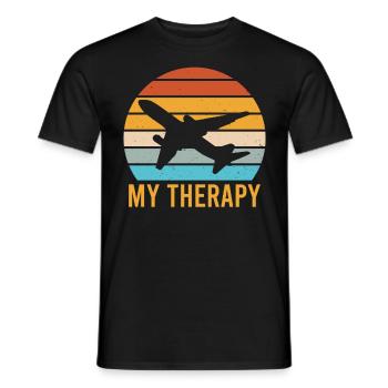 Aircraft Airplane Pilot Captain - Flying My Therap - Männer T-Shirt - Schwarz - Vorne - AI Model Male 178 light (178cm)