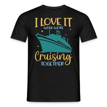 Family Vacation 2023 I Love It When We’re Cruising - Männer T-Shirt - Schwarz - Vorne - AI Model Male 178 light (178cm)