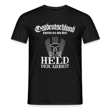 DDR Ostdeutschland Held der Arbeit - Männer T-Shirt - Schwarz - Vorne - AI Model Male 178 light (178cm)