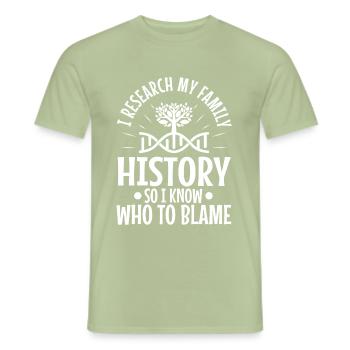 Je fais des recherches sur l’histoire de ma famille - T-shirt homme - vert sauge - Devant - AI Model Male 178 light (178cm)
