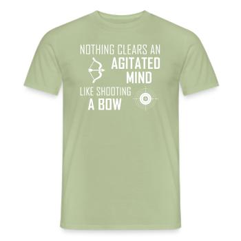 Bogenschießen hilft um runterzukommen - Männer T-Shirt - Sage - Vorne - AI Model Male 178 light (178cm)