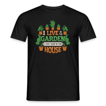I Live In The Garden Lover, Gartenarbeit. - Männer T-Shirt - Schwarz - Vorne - AI Model Male 178 light (178cm)