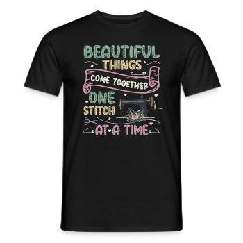 Ein Stich nach dem anderen, Quilten, Nähen. - Männer T-Shirt - Schwarz - Vorne - AI Model Male 178 light (178cm)