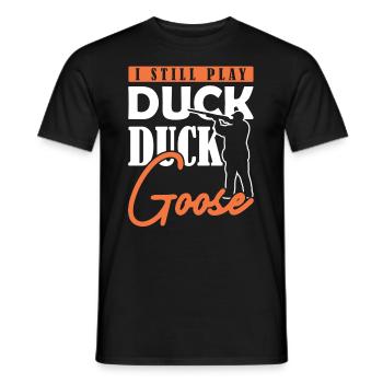 I still play Duck Duck Goose Entenjagd - Männer T-Shirt - Schwarz - Vorne - AI Model Male 178 light (178cm)