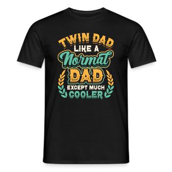 Twin Dad Wie Ein Normaler Vater, Nur Viel Cooler. - Männer T-Shirt - Schwarz - Vorne - AI Model Male 178 light (178cm)