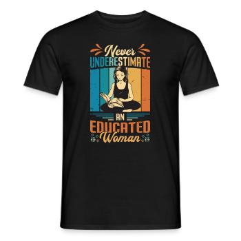 Ne sous-estimez jamais une femme instruite. - T-shirt homme - noir - Devant - AI Model Male 178 light (178cm)