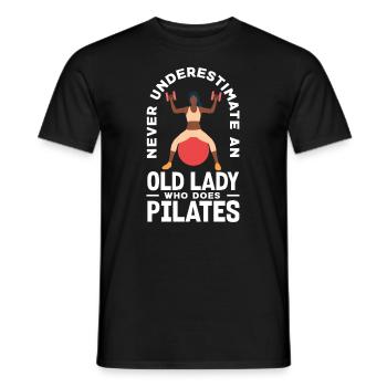 Unterschätze Niemals Eine Alte Dame Die Pilates - Männer T-Shirt - Schwarz - Vorne - AI Model Male 178 light (178cm)