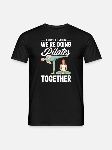 Uwielbiam, kiedy razem ćwiczymy pilates - T-shirt męski - czarny