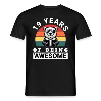 19 Years of Being Awesome Geburtstag Geschenkidee - Männer T-Shirt - Schwarz - Vorne - AI Model Male 178 light (178cm)