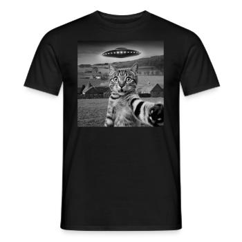 Alien Encounter Cat Selfie - Men's T-Shirt - black - Front - AI Model Male 178 light (178cm)