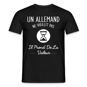 Un Allemand Ne Vieillit Pas Humour Cadeau - T-shirt homme - noir - Devant - AI Model Male 178 light (178cm)